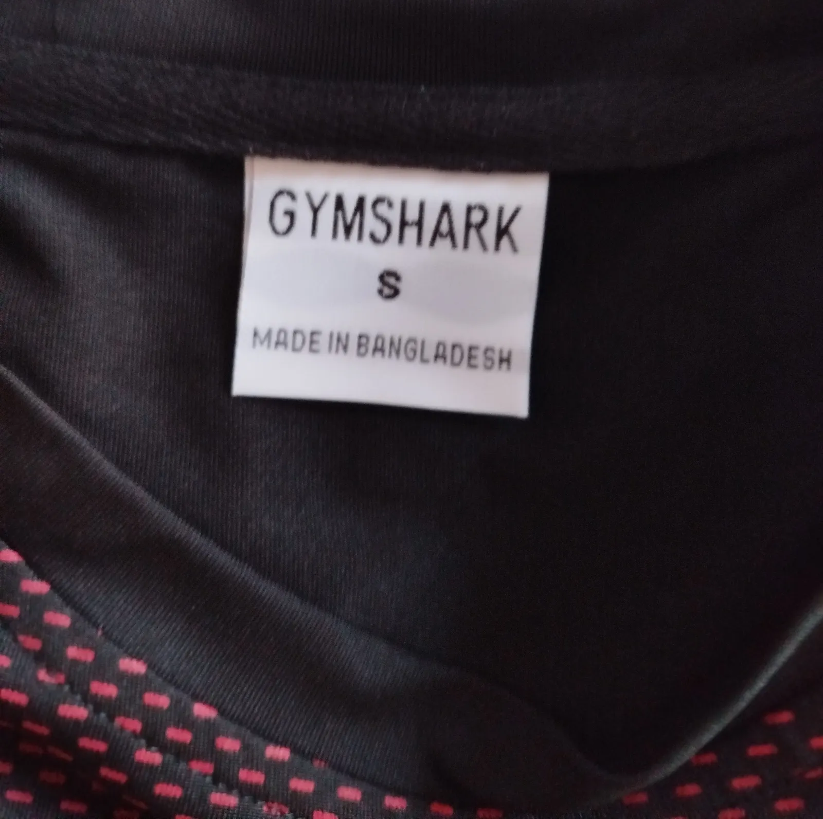 Gymshark short de sport noir et rose S