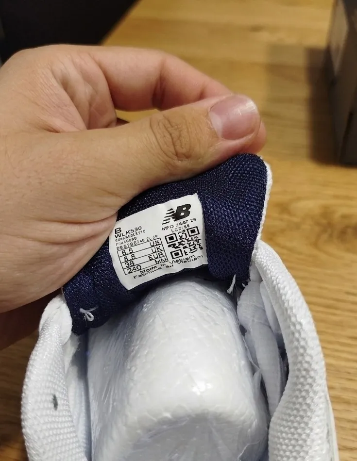 New Balance baskets blanches bleu marine 2