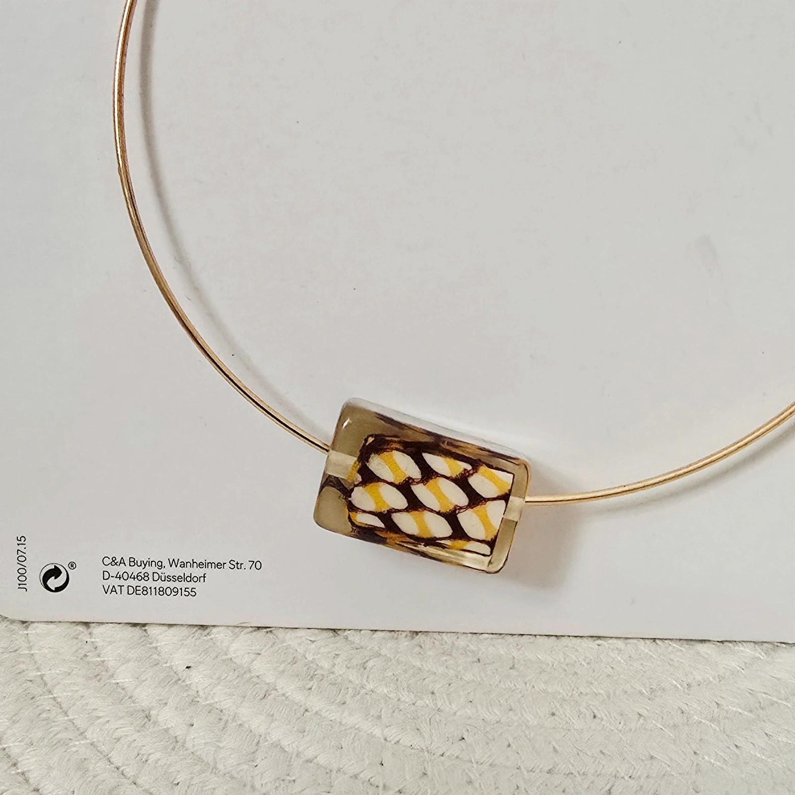 Collar dorado con abalorio – C&A 2