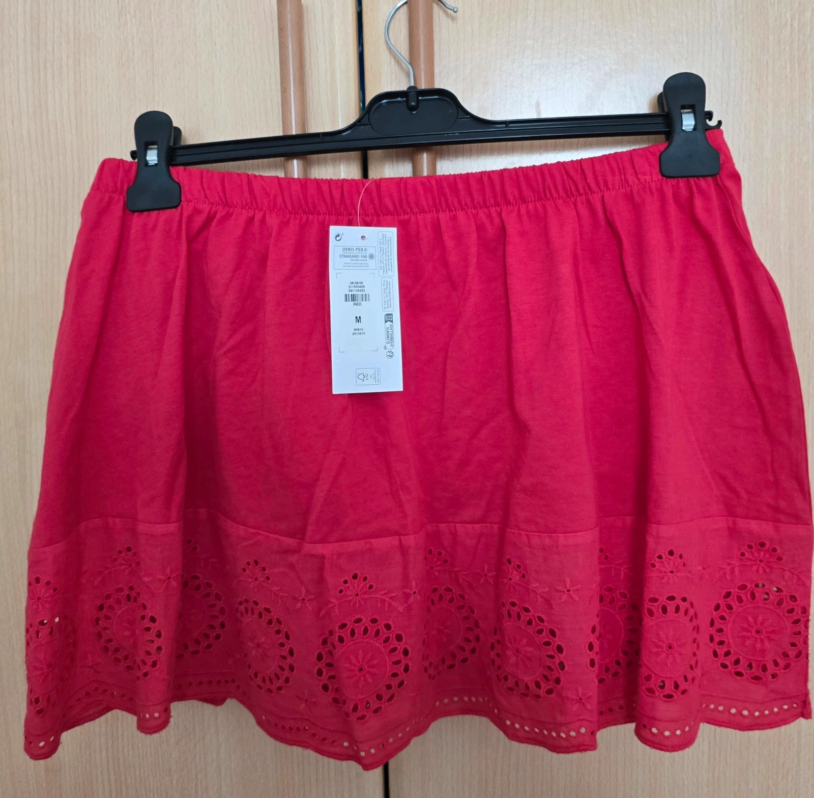 Falda roja con bordado🌹 – Primark – taille M / 38 / 10 2