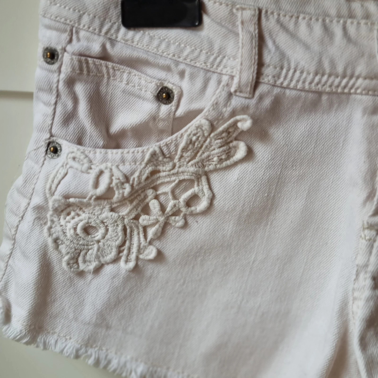 Short bordado niña 👧 – Bershka – taille XXS / 32 / 4 3