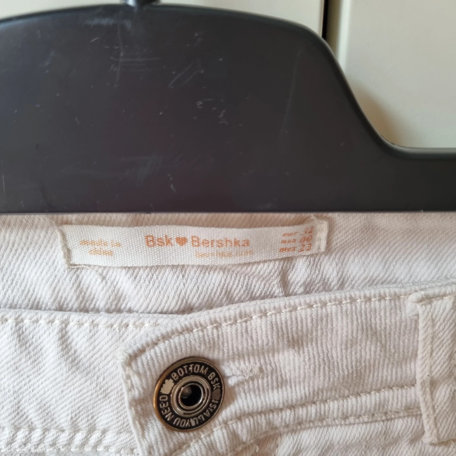 Short bordado niña 👧 – Bershka – taille XXS / 32 / 4 4