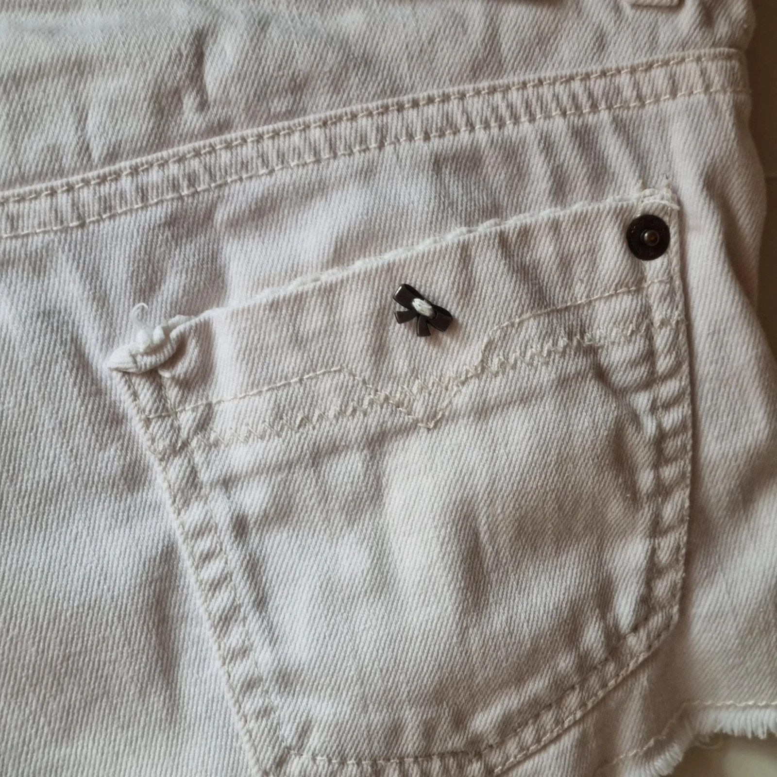 Short bordado niña 👧 – Bershka – taille XXS / 32 / 4 5