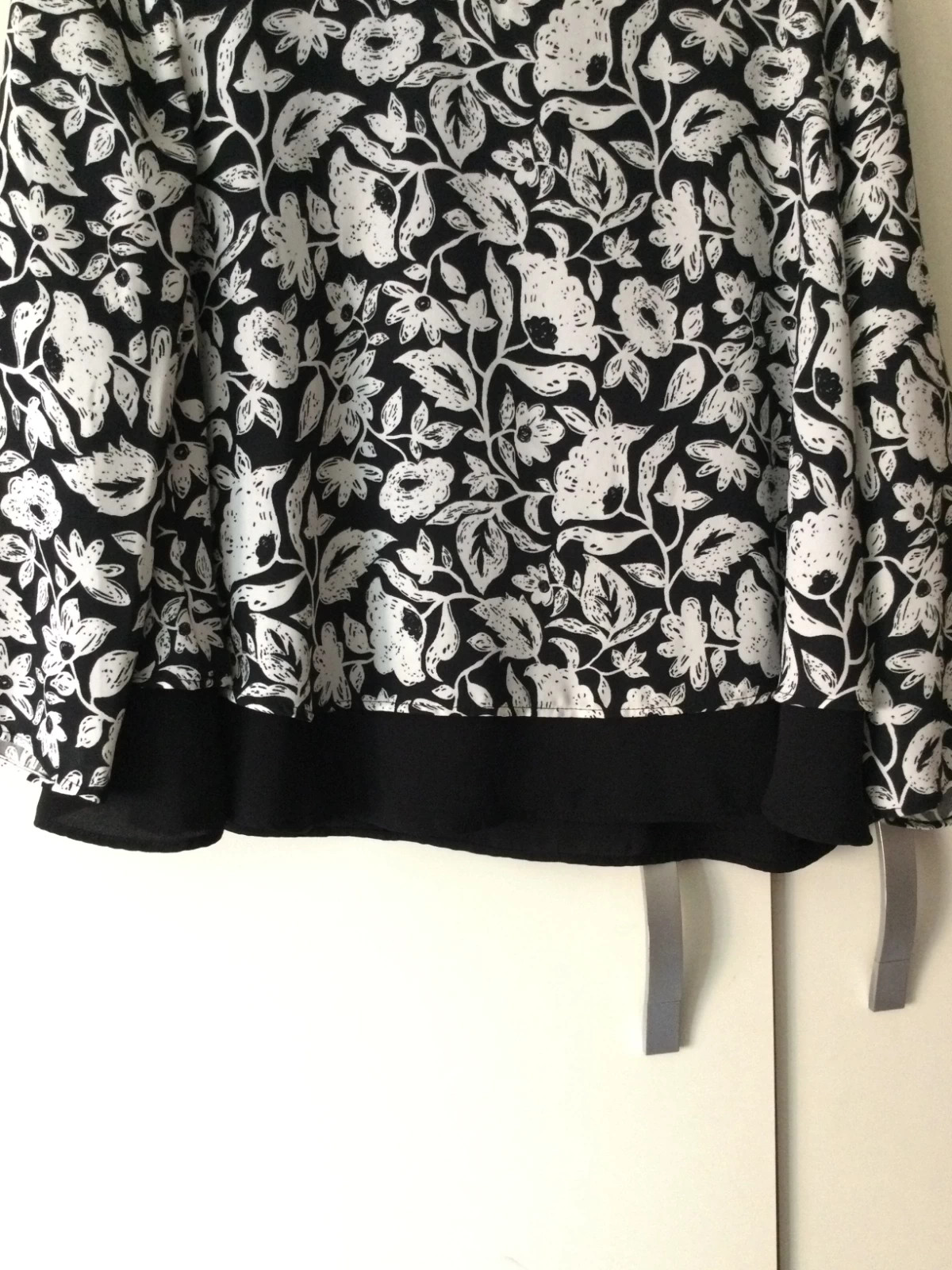 Bonita blusa negra y blanca🌺 – Mango – taille M / 38 / 10 2