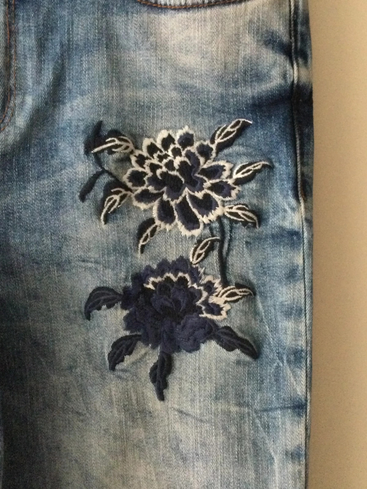 Vaqueros slim con flores🌈 – TEX – taille L / 40 / 12 3