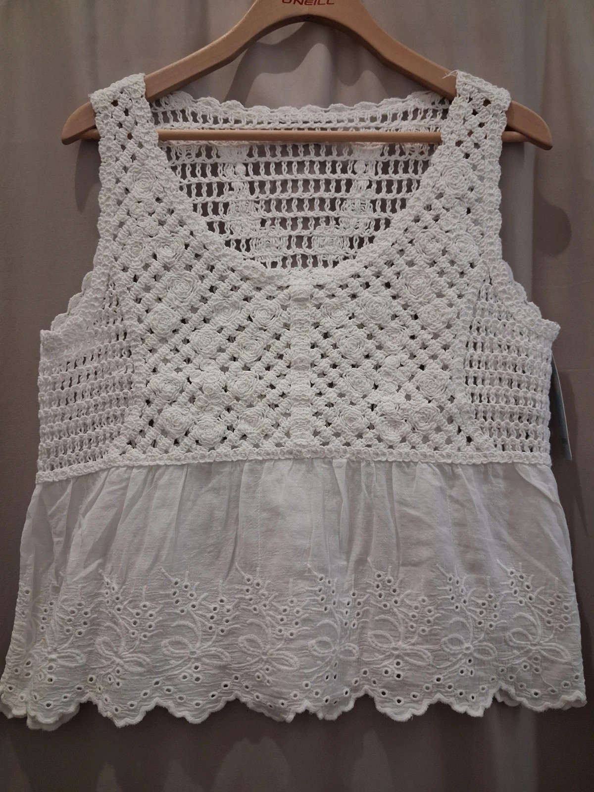 Débardeur blanc broderie crochet
