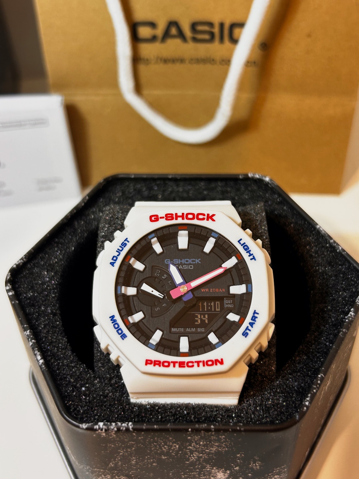 Casio G-SHOCK blanco y negro | Detalles azul y rojo – Casio – taille Taille unique 3
