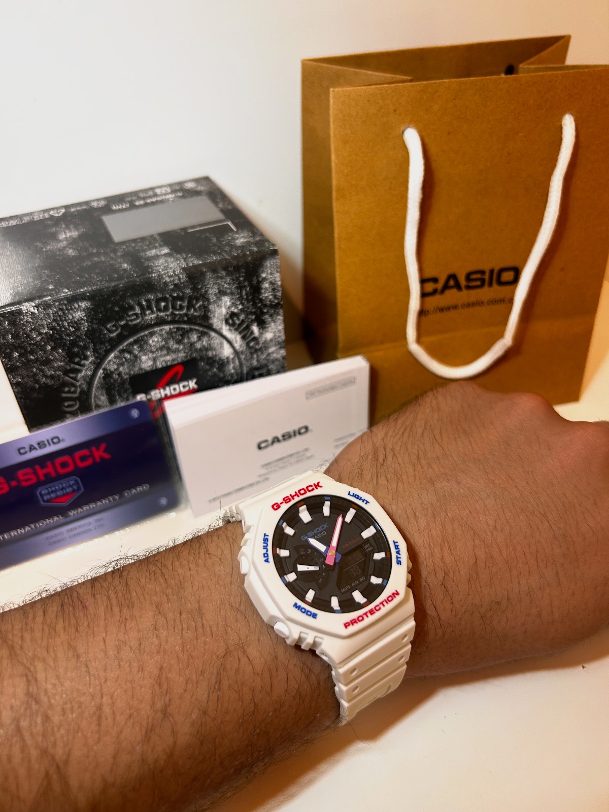 Casio G-SHOCK blanco y negro | Detalles azul y rojo – Casio – taille Taille unique 7