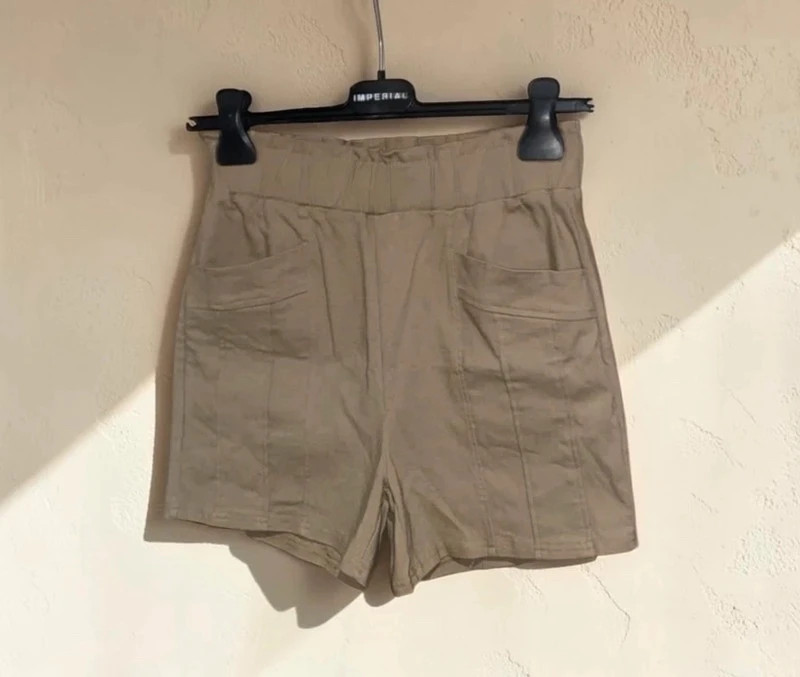 Short Kaki / Taupe Clair - Neuve