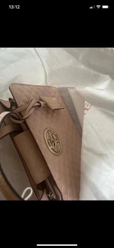 Sac à main Guess rose poudré matelassée