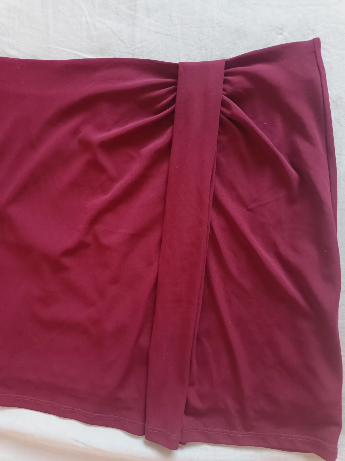 Falda corta granate con detalle fruncido Naf Naf – Naf Naf – taille XL 3