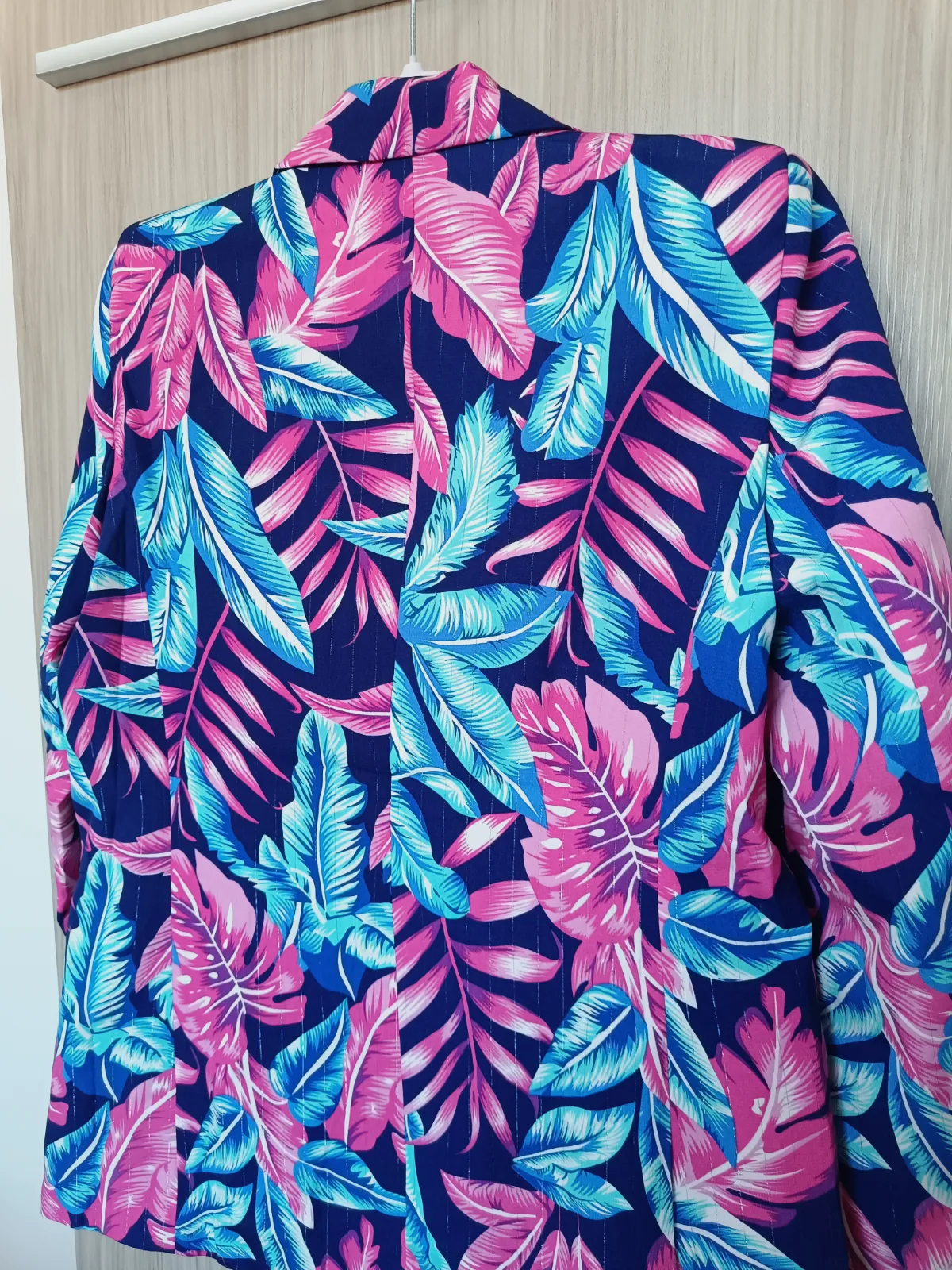 Blazer Capsule estampado tropical azul y rosa – Capsule – taille M 5