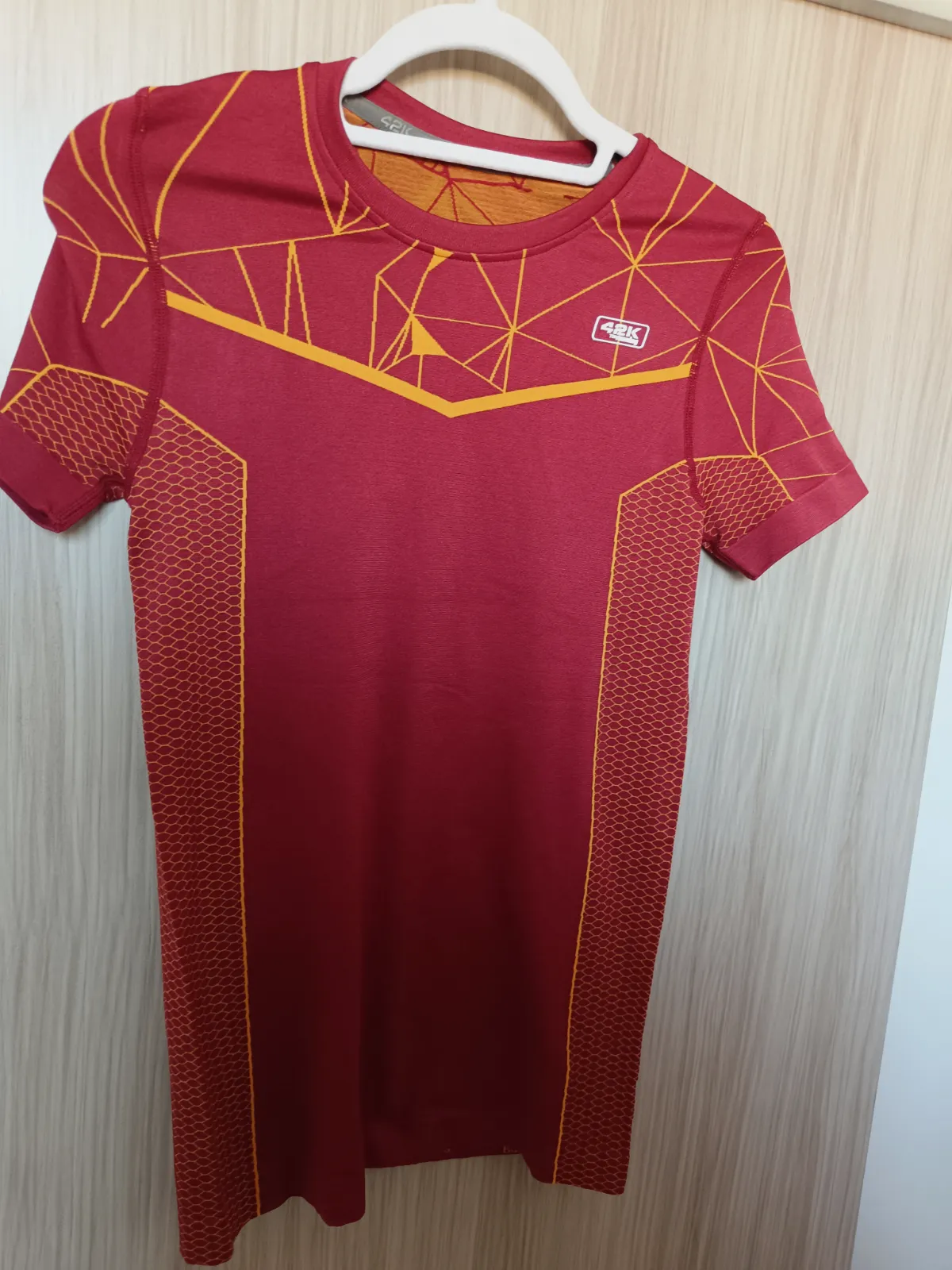 Camiseta técnica deportiva 42K Running roja y amarilla – 42K Running – taille EU 34 2
