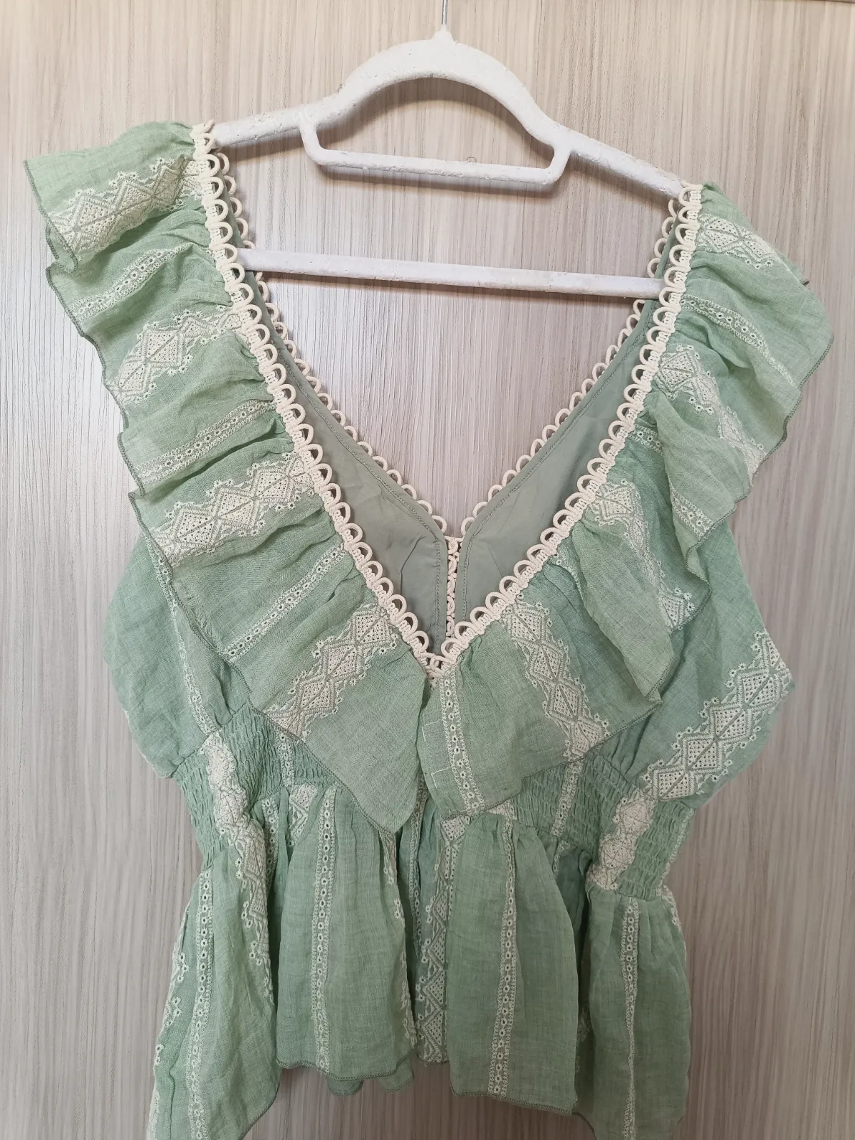 Blusa verde con volantes y bordados – Cider – taille XL 5