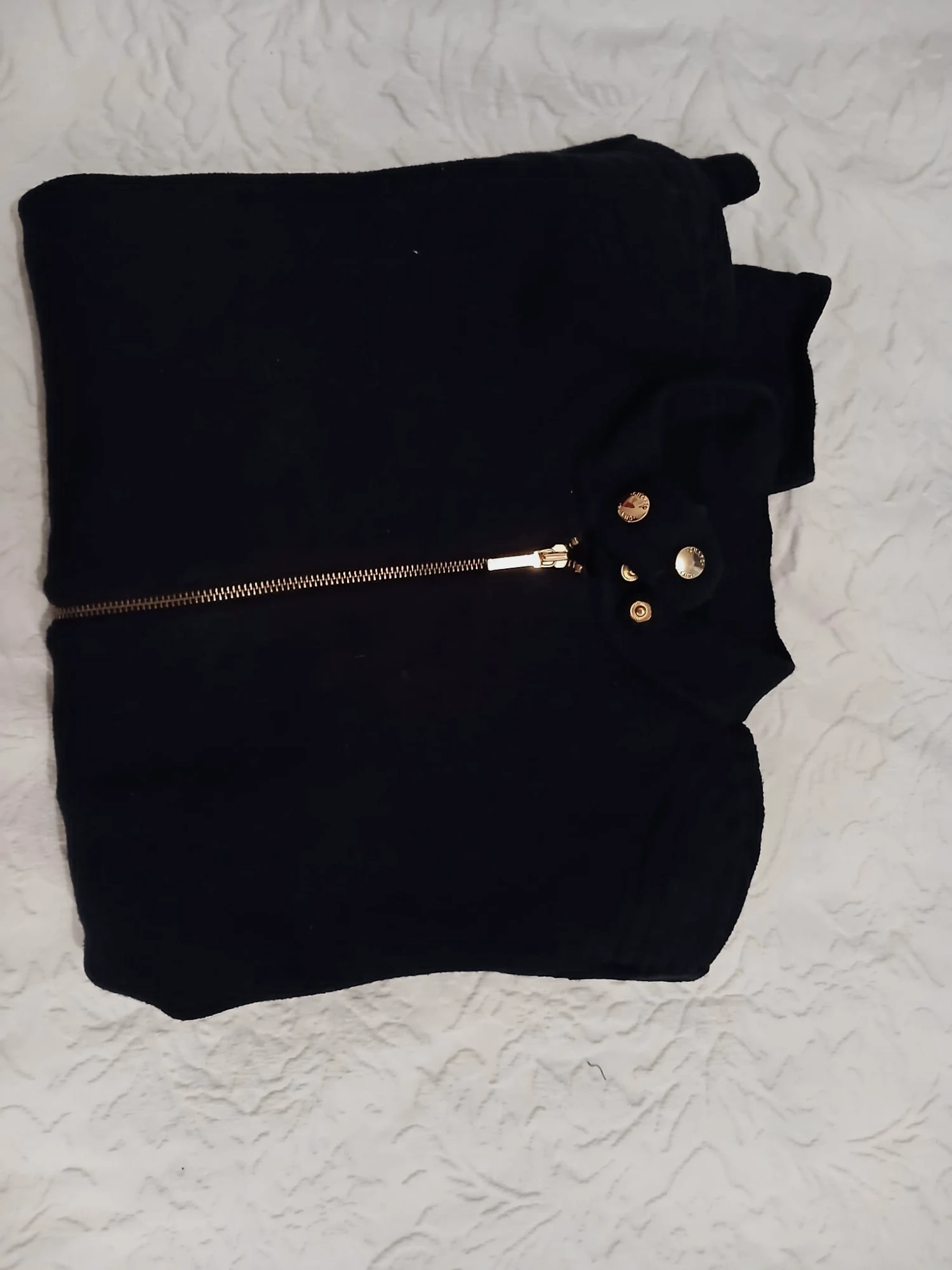 Veste zippée noire à détails dorés