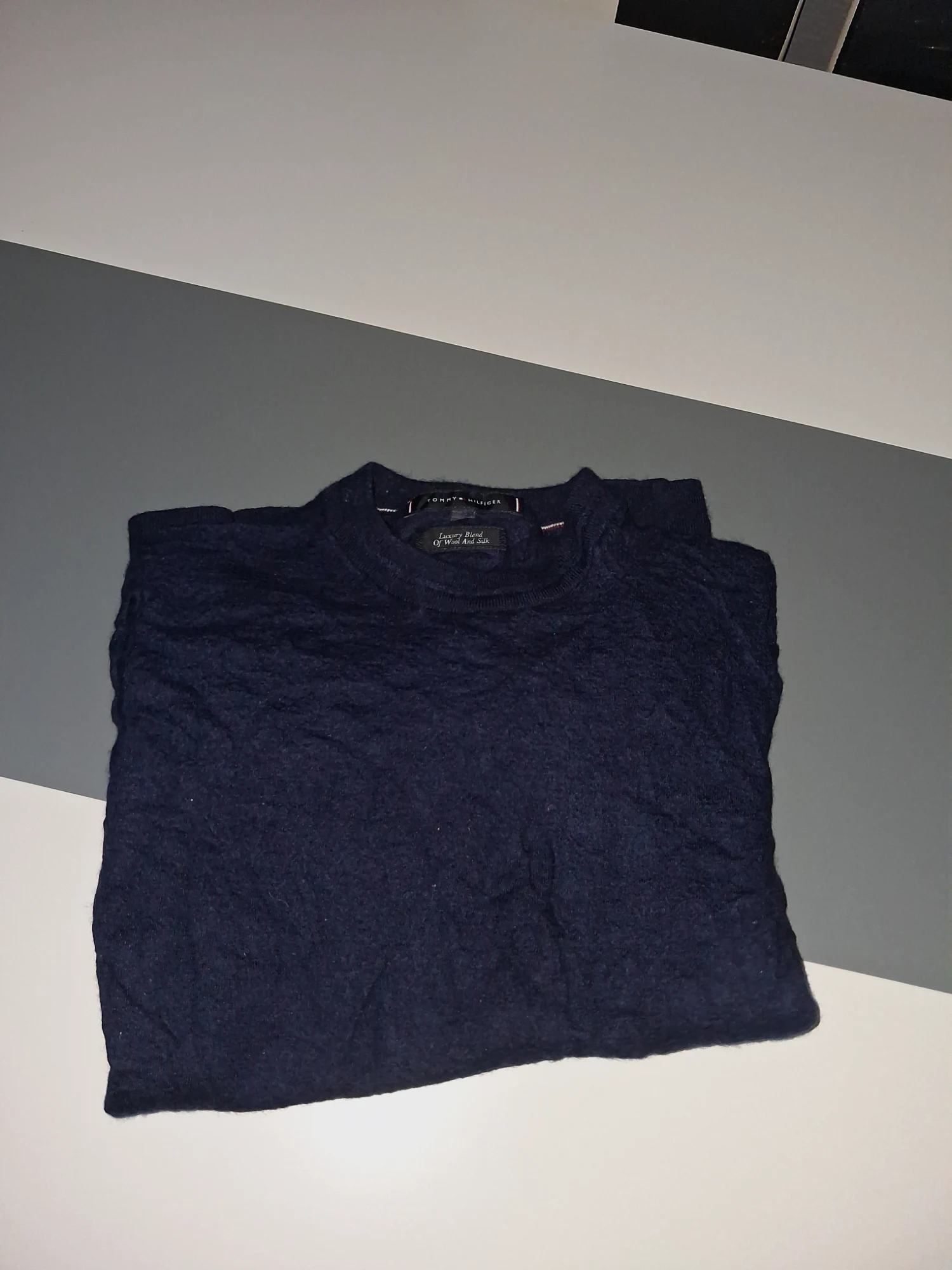 Pull Tommy Hilfiger en laine et soie bleu marine – Tommy Hilfiger – taille XL
