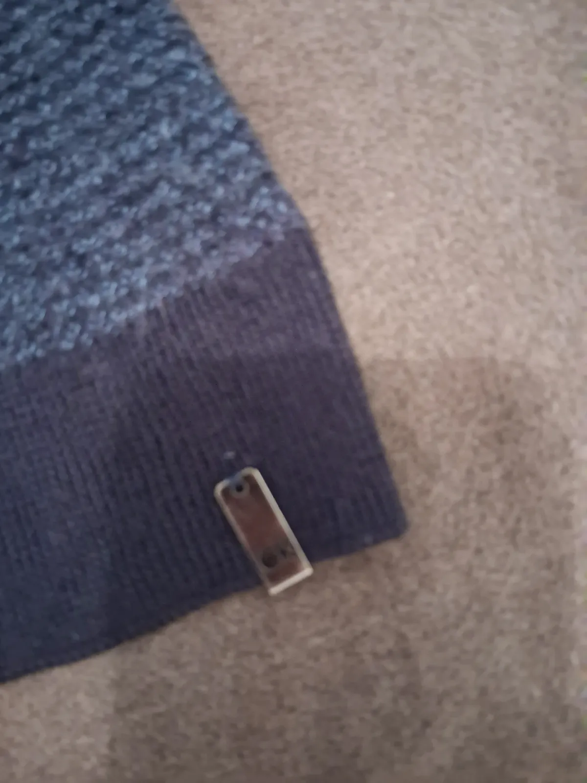 Pull col zippé Calvin Klein taille XL – Calvin Klein – taille XL 4