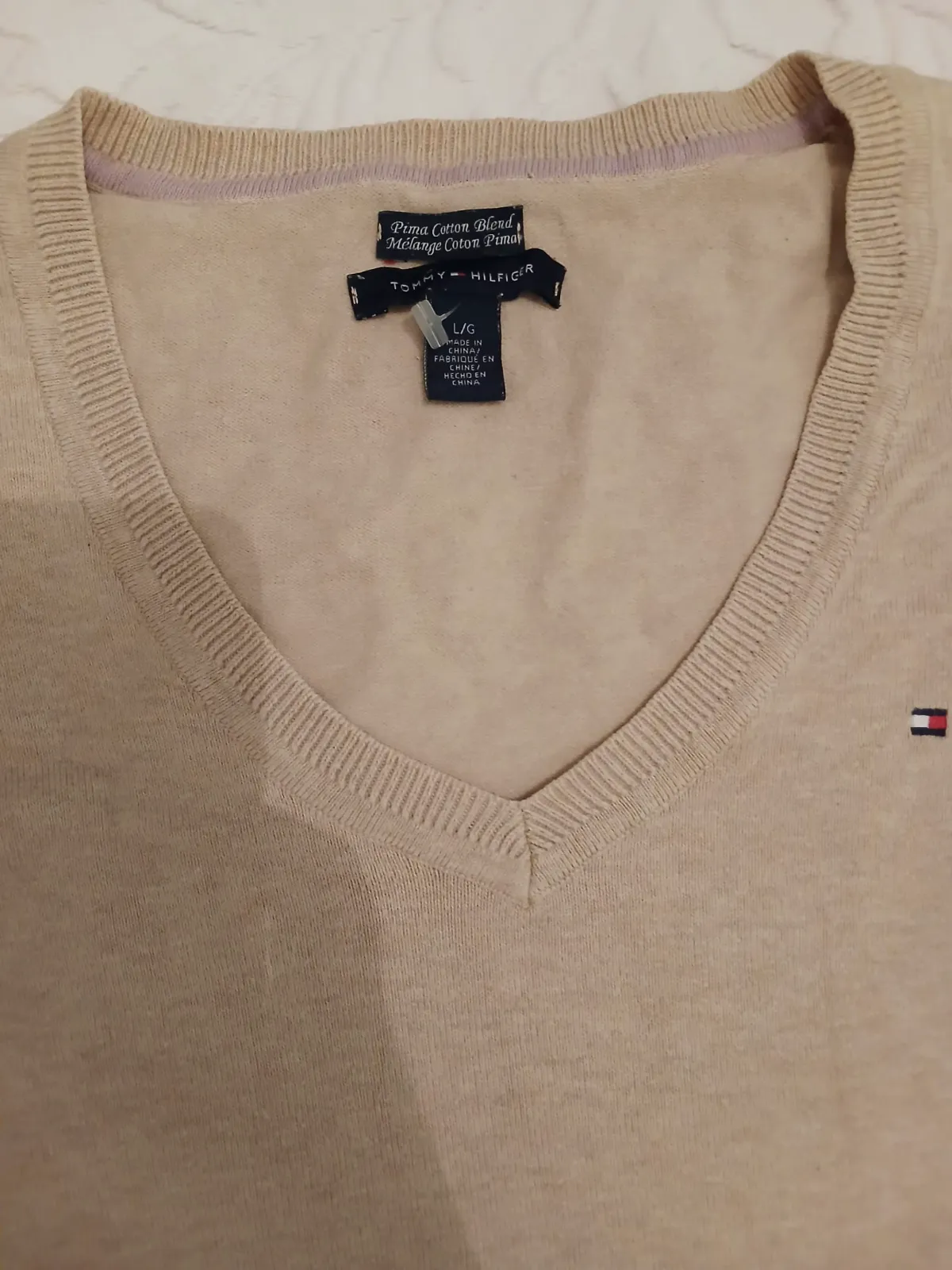 Pull col V Tommy Hilfiger beige en coton Pima 100% authentique  – Tommy Hilfiger – taille L 2