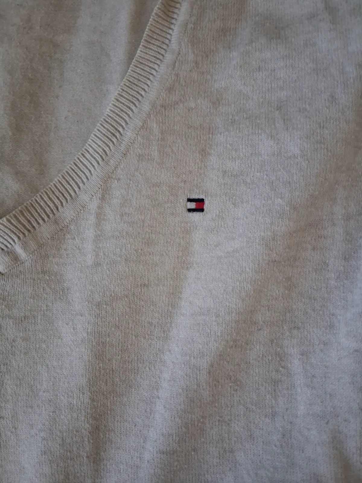 Pull col V en coton Pima Tommy Hilfiger beige – Tommy Hilfiger – taille M 2