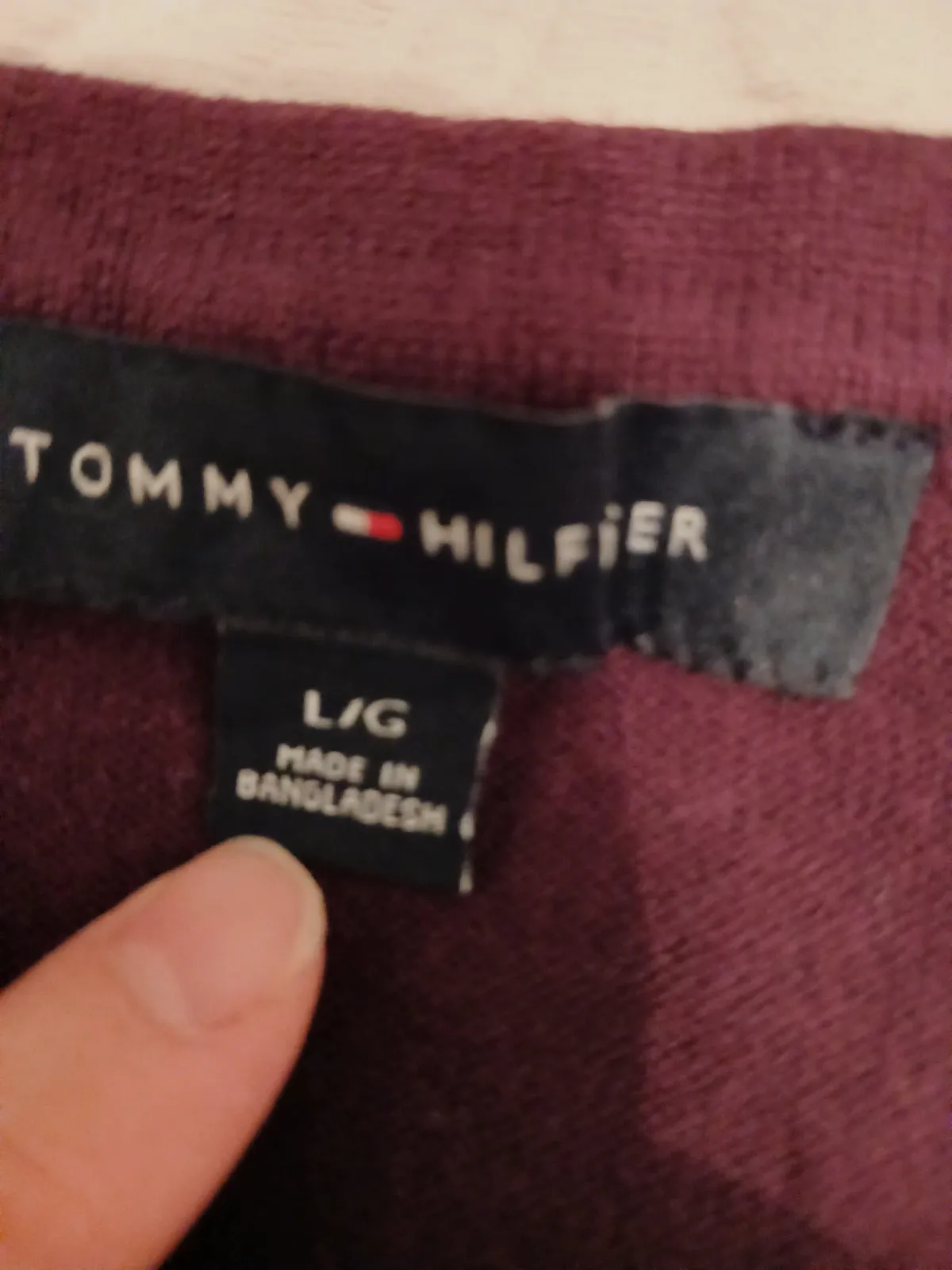 Pull col V Tommy Hilfiger motif losanges bordeaux taille L – Tommy Hilfiger – taille L 2