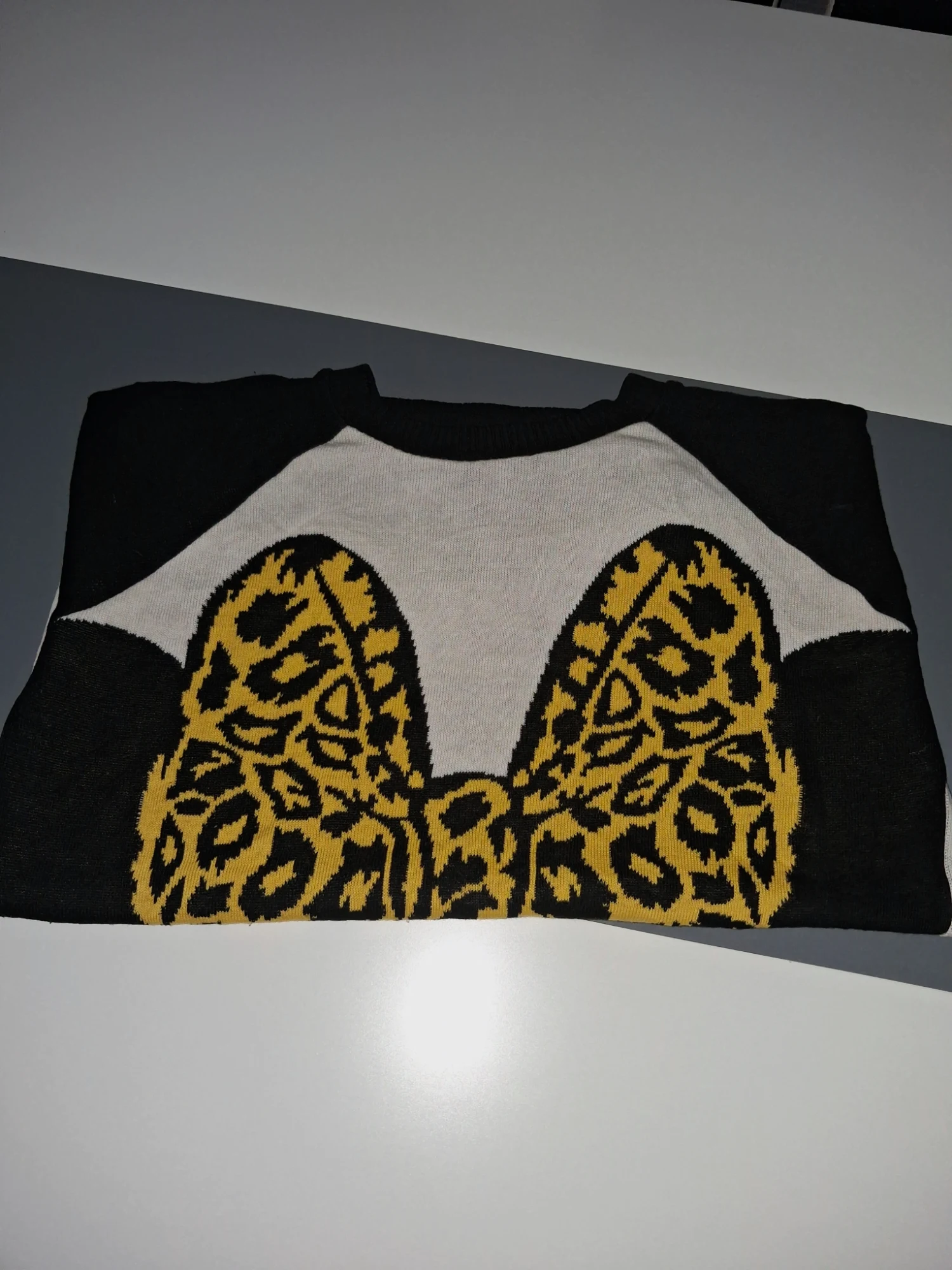 Pull noir et blanc Minnie Mouse nœud léopard – Disney – taille L 2