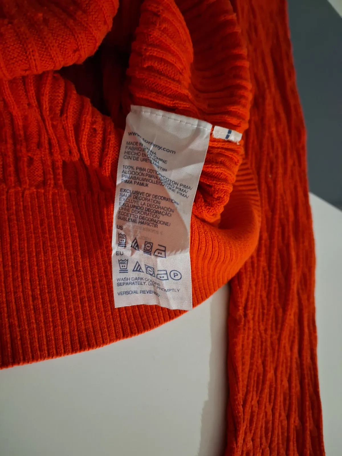 Pull col V torsadé Tommy Hilfiger rouge – Tommy Hilfiger – taille L 2
