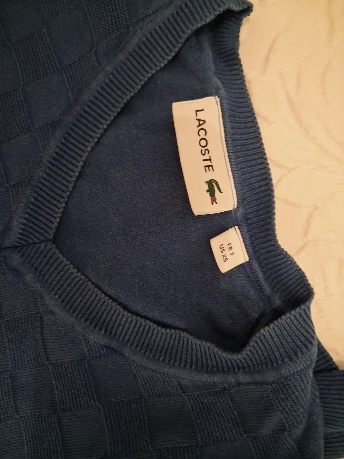 Pull col V en maille bleu Lacoste taille XS – Lacoste – taille XS 2