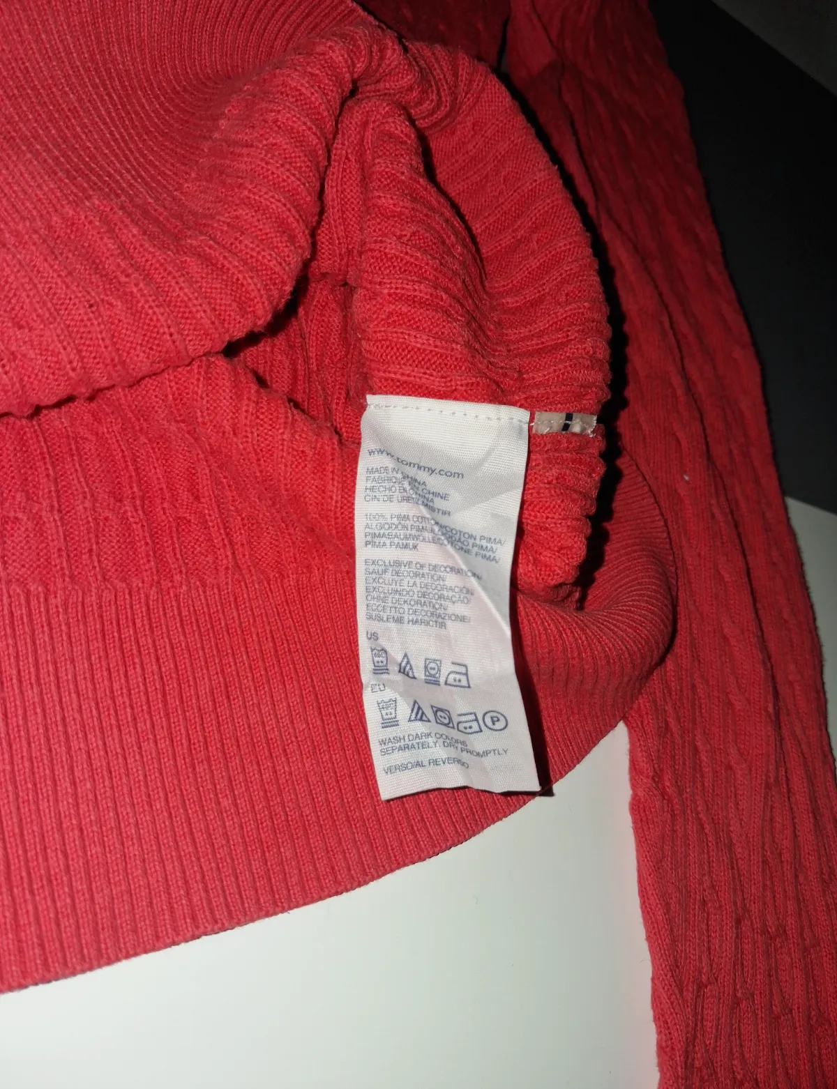 Pull col V torsadé Tommy Hilfiger rouge – Tommy Hilfiger – taille L 3