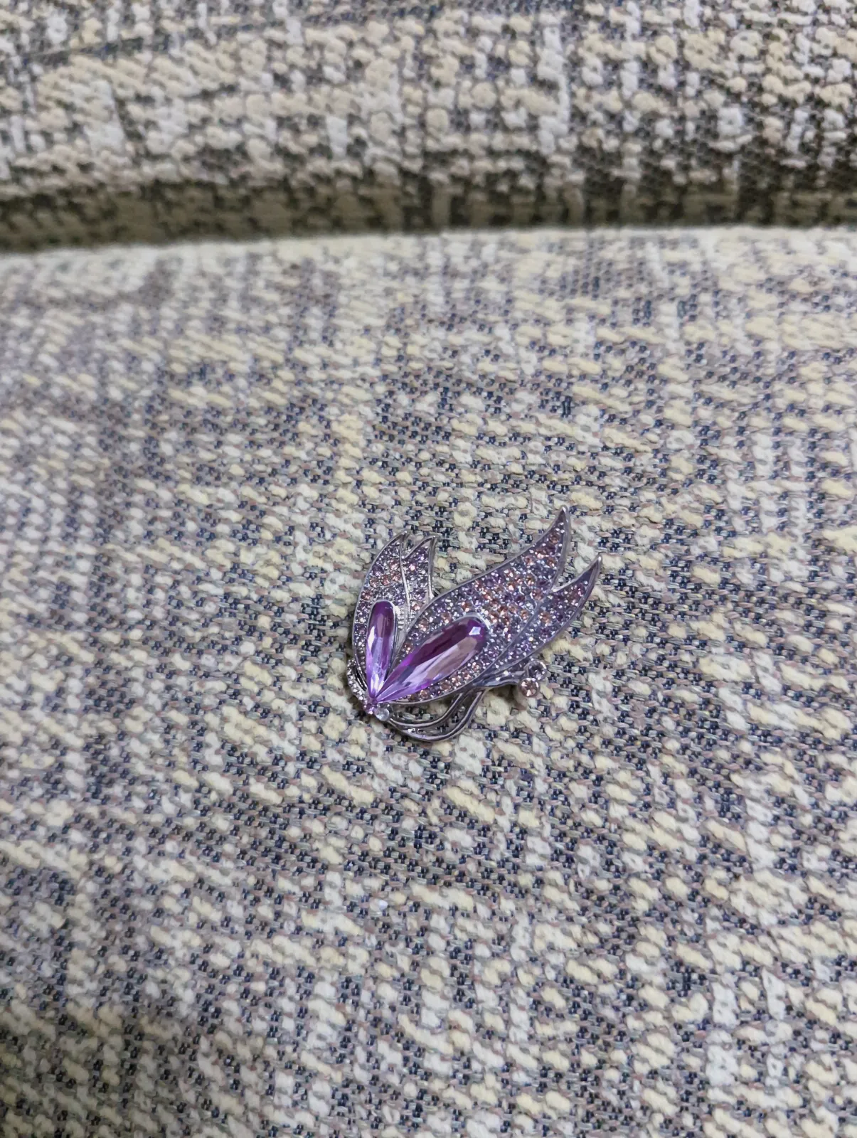 Broche elegante con cristales morados – Sin marca – taille Taille unique 2