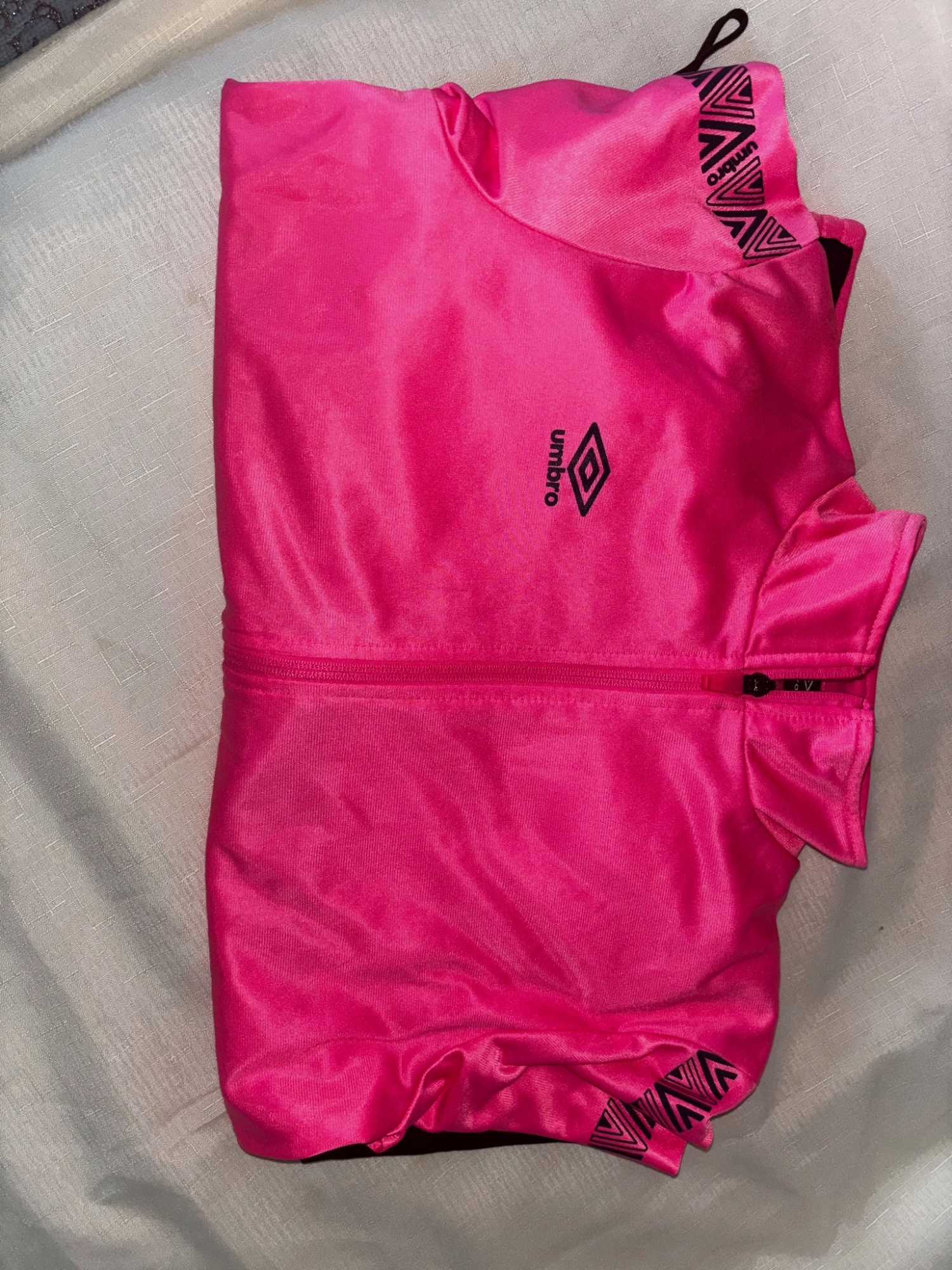 Ensemble de survêtement Umbro fuchsia et noir