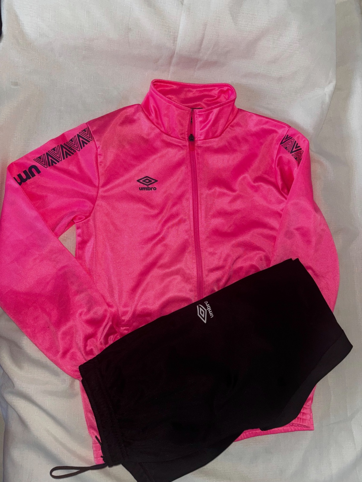 Ensemble de survêtement Umbro fuchsia et noir – Umbro – taille XS 2