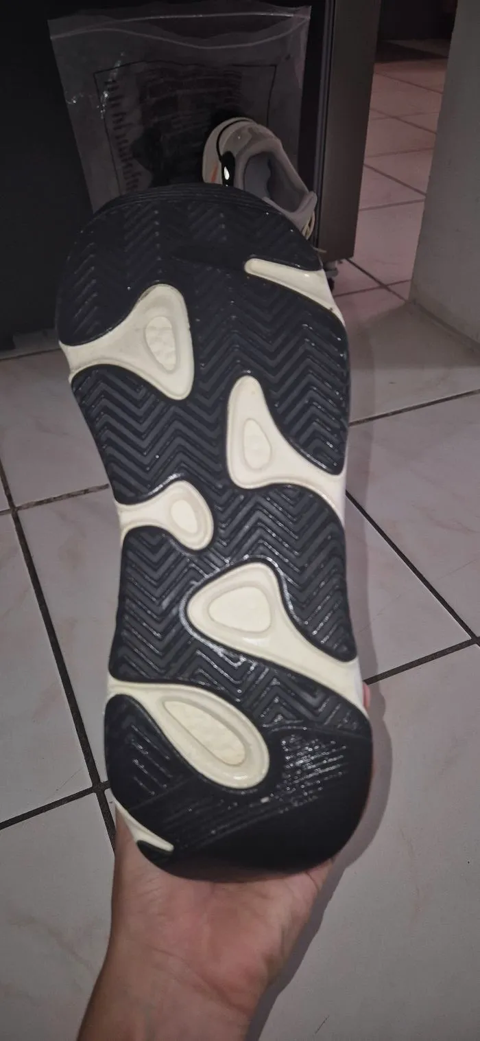Yeezy 700  – Yeezy – taille EU 43 3