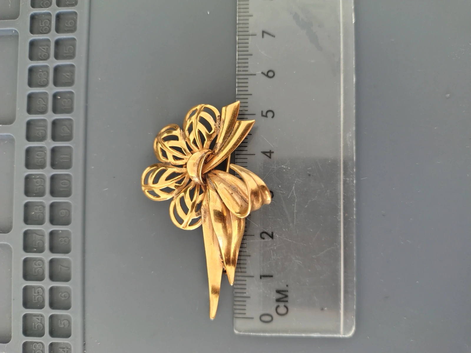 Broche 4