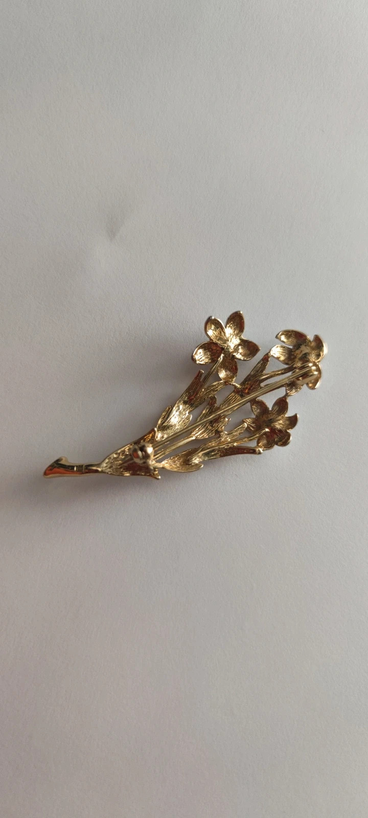 Broche 4