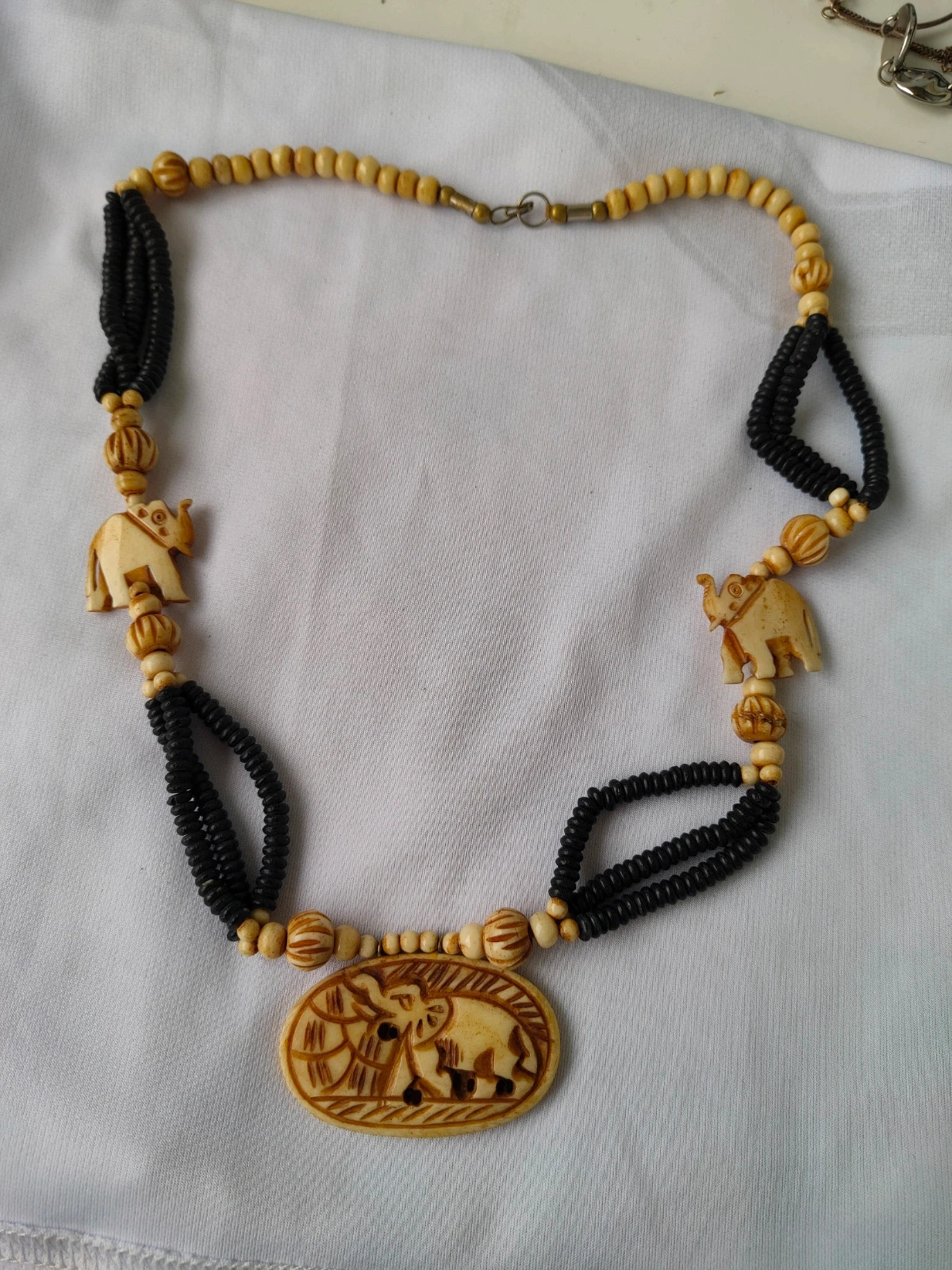 Collier 2
