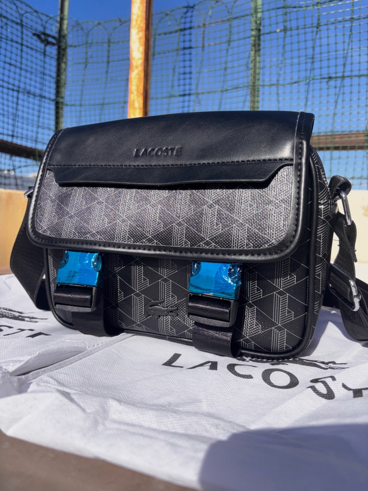 Sacoche Lacoste noir à motifs