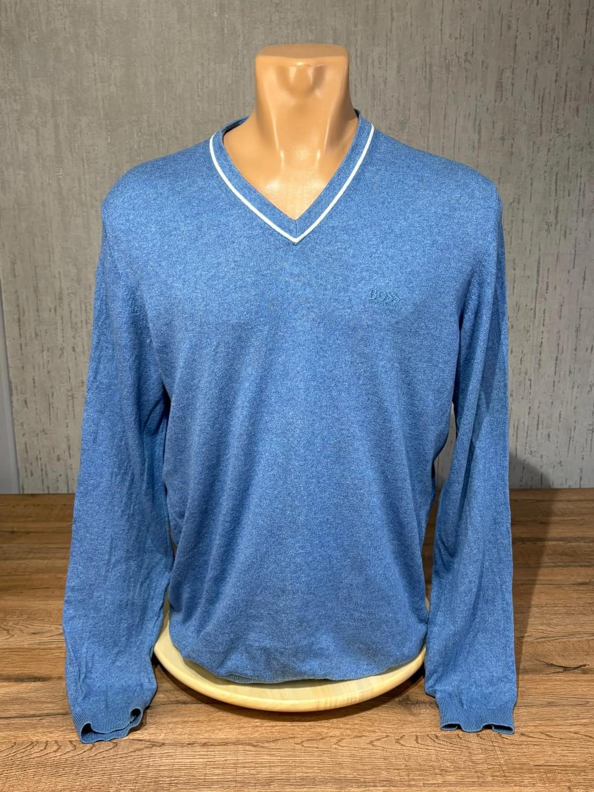 Pull Col V Boss Hugo Boss Bleu Chine Coton Taille L Regular Fit Logo Brode