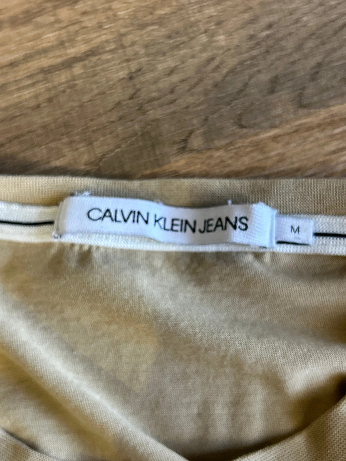 T-Shirt Calvin Klein Jeans Beige Beige Sable Logo Monogramme Brode Taille M 100 Coton Homme – Calvin Klein – taille M 5