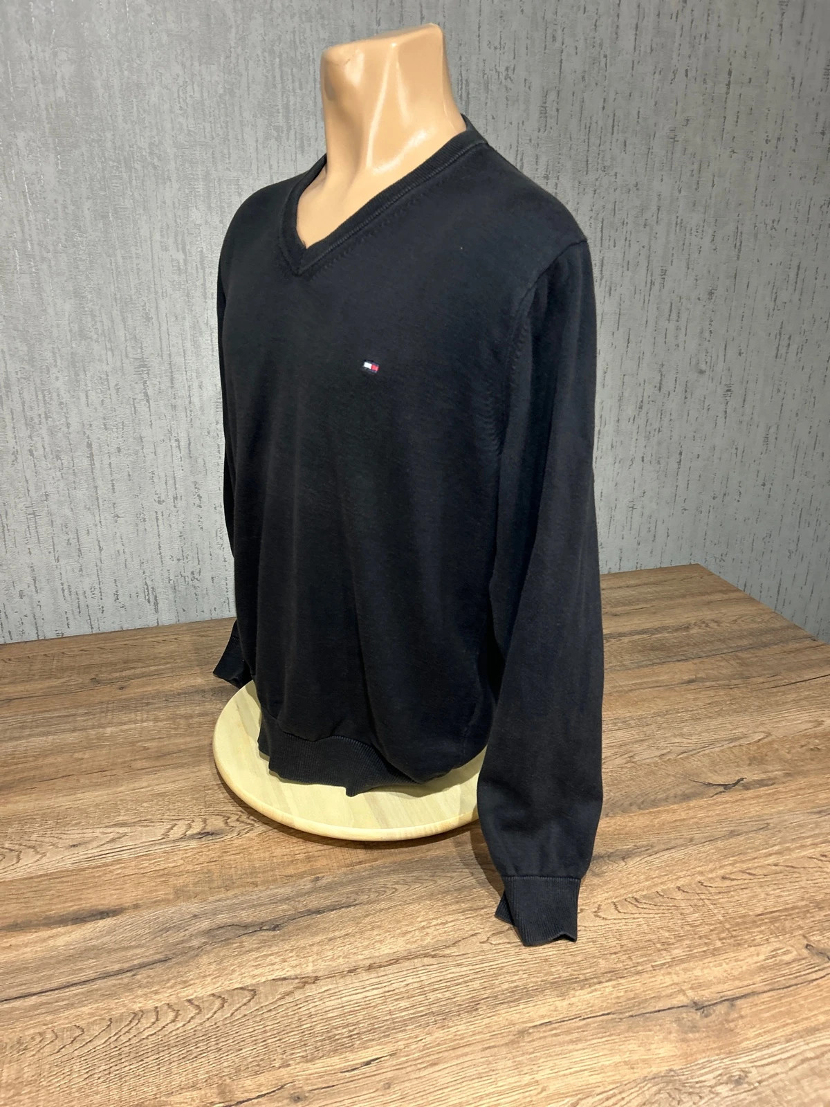 Pull Col V Tommy Hilfiger Noir 100 Coton Premium Taille M Logo Brode Homme – Tommy Hilfiger – taille M 2