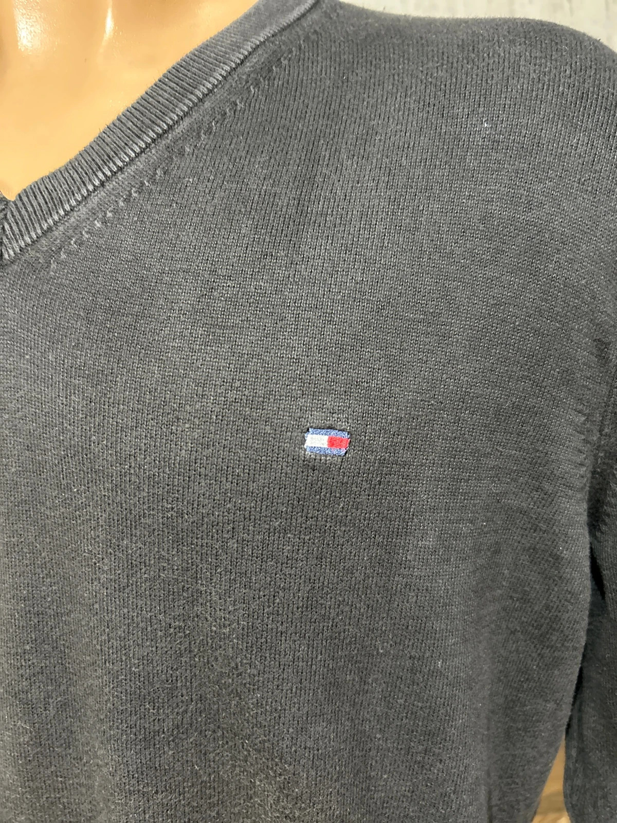 Pull Col V Tommy Hilfiger Noir 100 Coton Premium Taille M Logo Brode Homme – Tommy Hilfiger – taille M 3