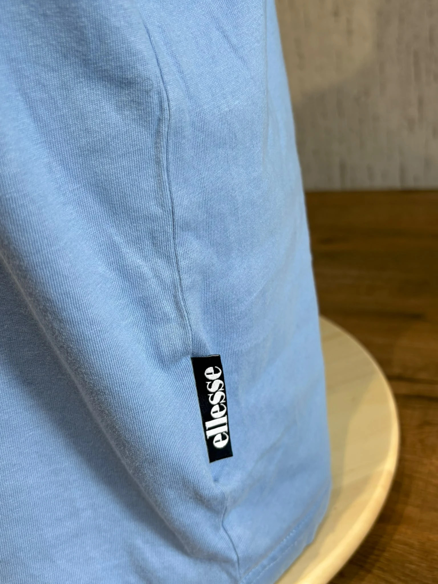 T-Shirt Ellesse Bleu Ciel Logo Brode Et Imprime Taille M Style Sportswear Homme – Ellesse – taille M 4