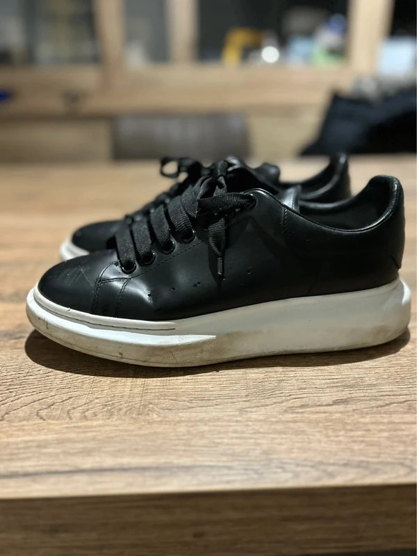 Baskets Alexander McQueen Oversized Noir & Semelle Blanche Taille 43 Cuir – Alexander McQueen – taille 43
