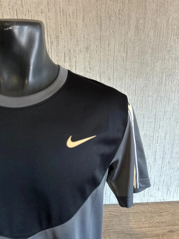 T Shirt Nike Homme Gris Noir Beige Taille S Dri Fit Bandes Logo Swoosh – Nike – taille S 3