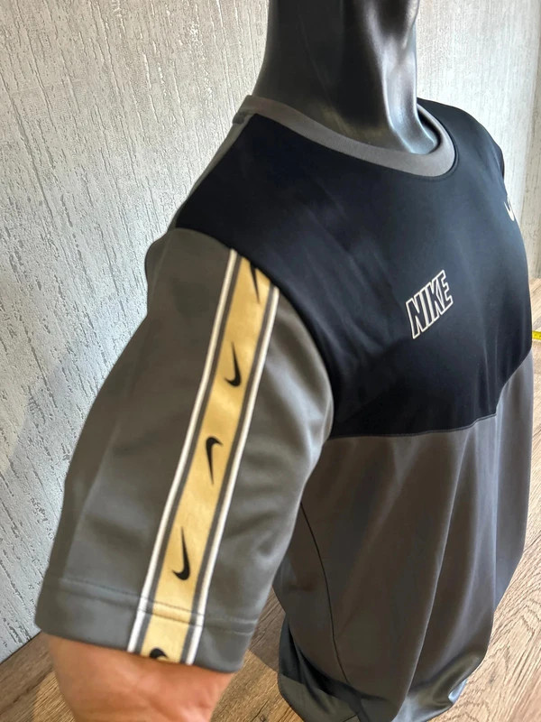 T Shirt Nike Homme Gris Noir Beige Taille S Dri Fit Bandes Logo Swoosh – Nike – taille S 4