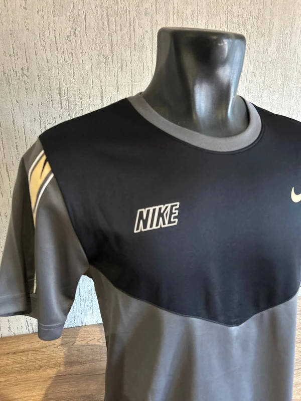 T Shirt Nike Homme Gris Noir Beige Taille S Dri Fit Bandes Logo Swoosh – Nike – taille S 2