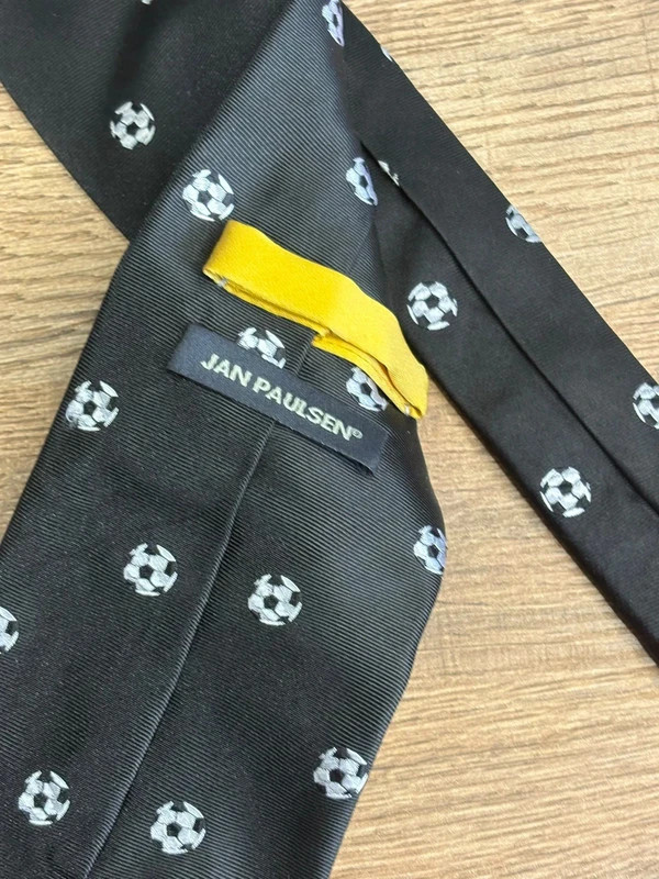Cravate Jan Paulsen Homme 100% Soie Noire Motifs Ballons De Football Vintage Chic – Jan Paulsen 2