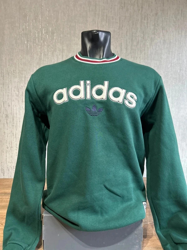 Sweat Adidas Originals Vert Sapin Logo Chenille Brode Col Tricolore Taille S / M