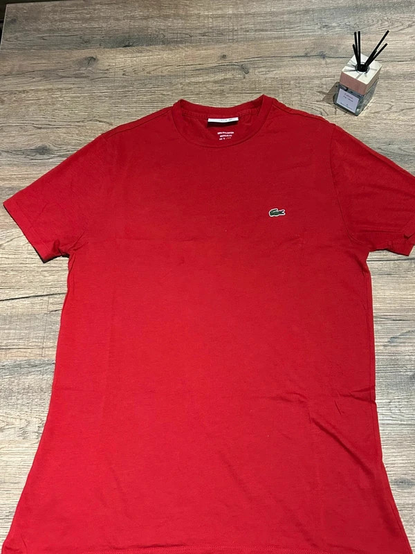 T shirt lacoste taille S couleur rouge homme