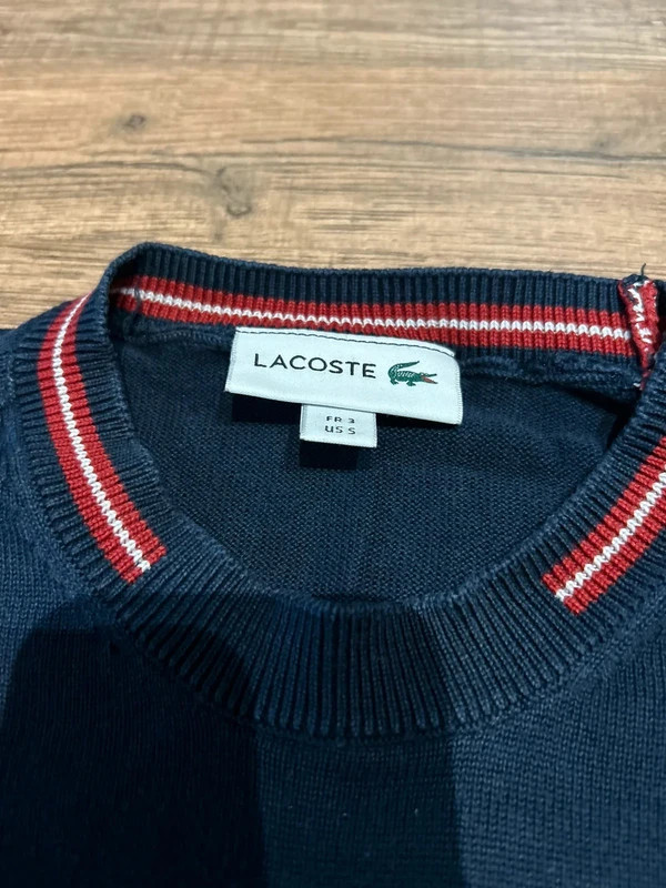 Jesrsey Lacoste bleu avec détaille rouge taille M pull homme – Lacoste – taille M 2