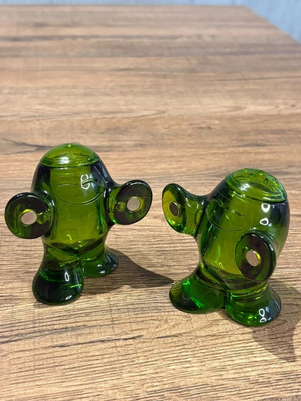 Duo Pots A Sel Et Poivre Koziol Vert Translucide Design Bonhommes Aimantes – koziol 3